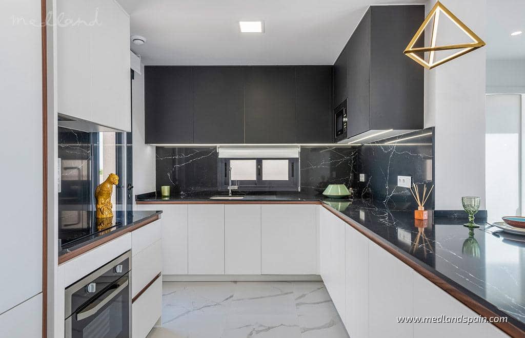 3 quarto Apartamento para venda em San Miguel de Salinas com piscina - 425 000 € (Ref: 10079871)