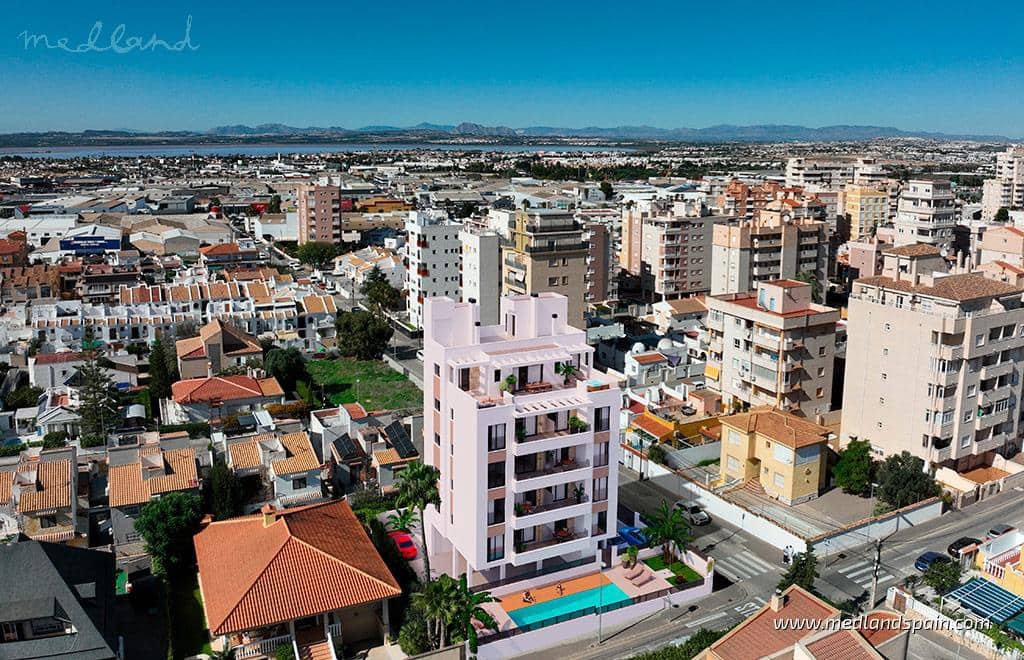 2 Zimmer Apartment zu verkaufen in Torrevieja mit Pool Garage - 269.000 € (Ref: 10082142)