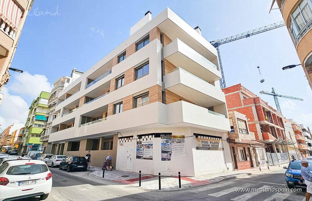 1 chambre Appartement à vendre à Torrevieja avec piscine - 255 000 € (Ref: 10088524)