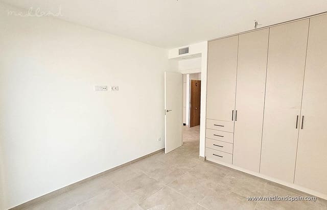 Apartamento de 3 habitaciones en Torrevieja en venta con piscina - 495.000 € (Ref: 10088526)