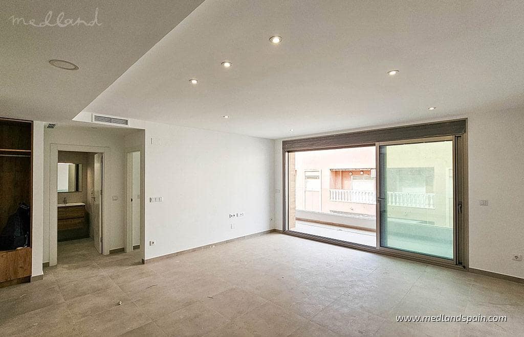 Apartamento de 3 habitaciones en Torrevieja en venta con piscina - 495.000 € (Ref: 10088526)