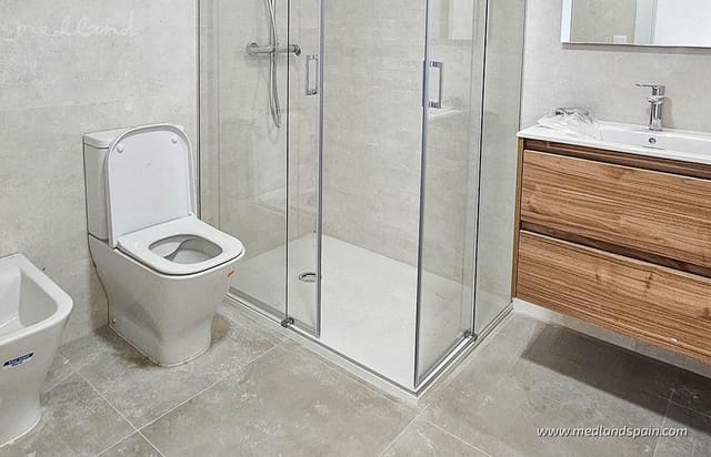Apartamento de 3 habitaciones en Torrevieja en venta con piscina - 495.000 € (Ref: 10088526)