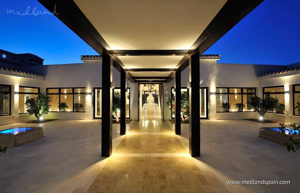 3 bedroom Villa for sale in Las Colinas Golf with pool garage - € 2,490,000 (Ref: 10163775)