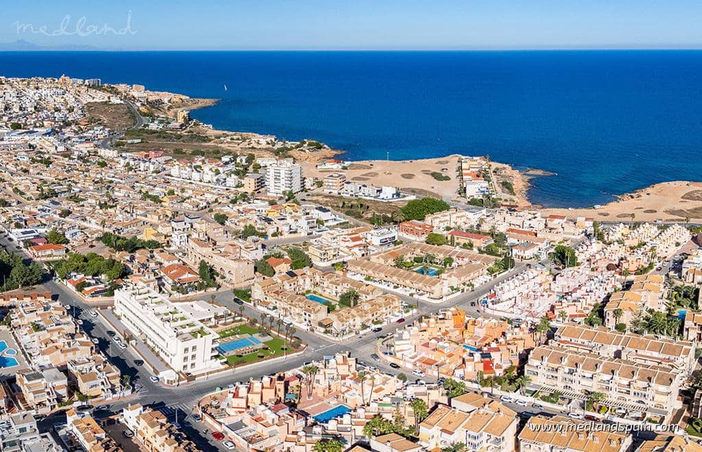 2 slaapkamer Appartement te koop in Torrevieja met zwembad garage - € 339.900 (Ref: 10175984)