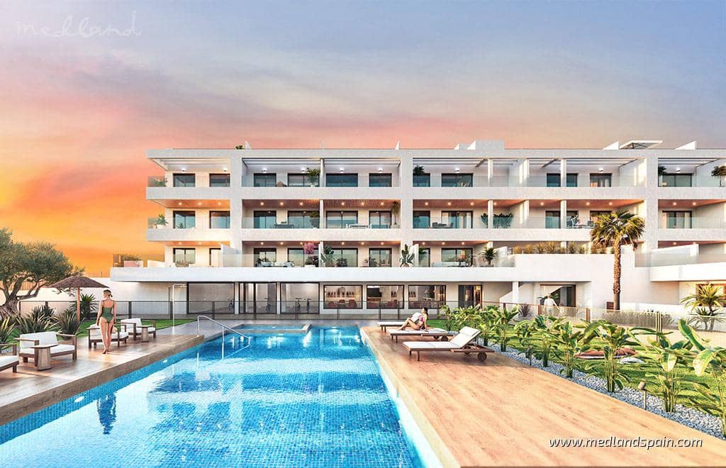 Apartamento de 3 habitaciones en Torrevieja en venta con piscina garaje - 399.900 € (Ref: 10175985)