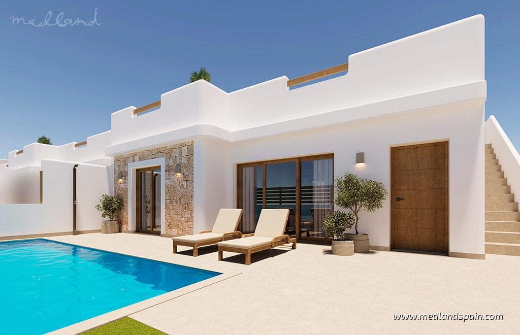 2 soveværelse Villa til salg i Roldan med swimmingpool garage - € 339.900 (Ref: 10185876)