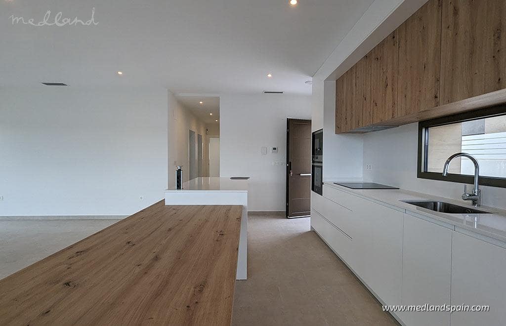 3 soveværelse Villa til salg i La Romana med swimmingpool garage - € 360.000 (Ref: 5878581)