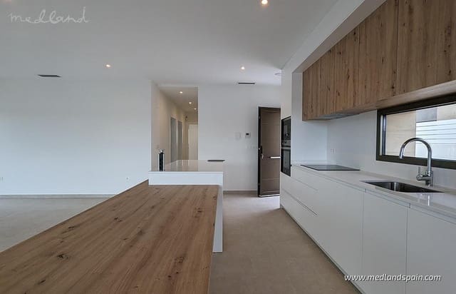 3 soveværelse Villa til salg i La Romana med swimmingpool garage - € 360.000 (Ref: 5878581)