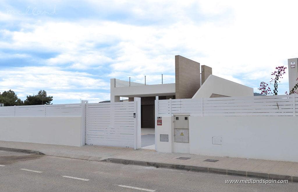 3 slaapkamer Villa te koop in La Romana met zwembad garage - € 430.000 (Ref: 5878581)