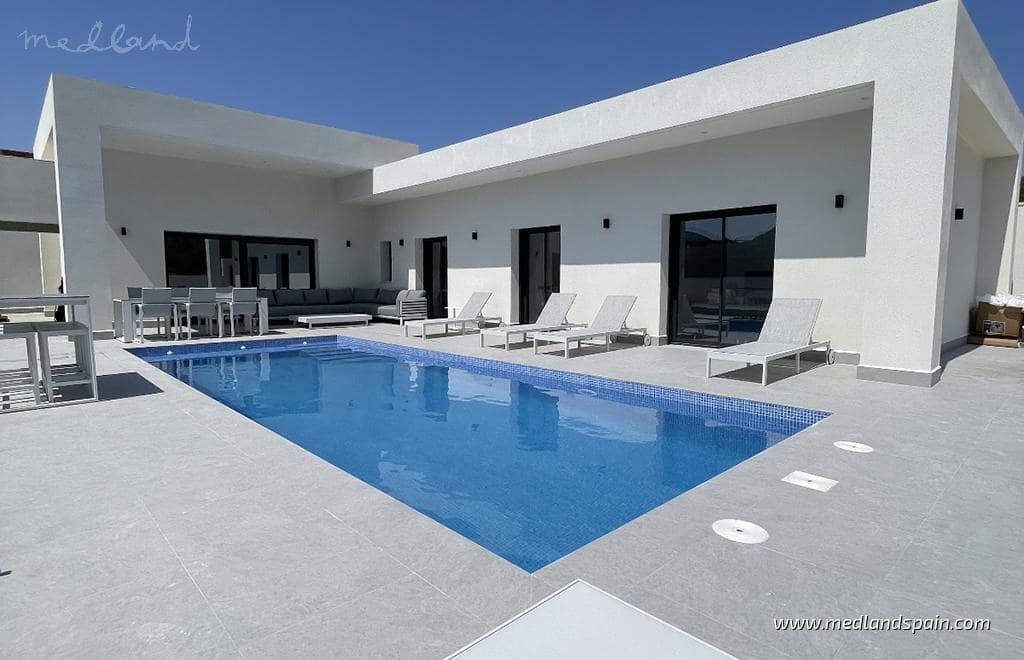 Chalet de 3 habitaciones en La Romana en venta con piscina garaje - 360.000 € (Ref: 5878582)