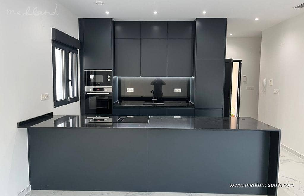 Chalet de 3 habitaciones en La Romana en venta con piscina garaje - 360.000 € (Ref: 5878582)