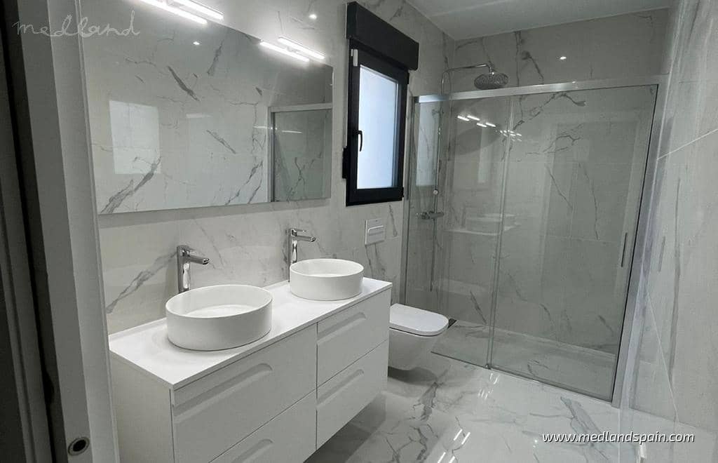 Chalet de 3 habitaciones en La Romana en venta con piscina garaje - 360.000 € (Ref: 5878582)