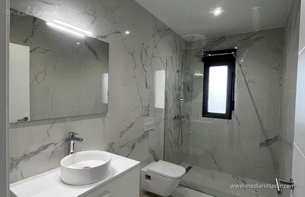 Chalet de 3 habitaciones en La Romana en venta con piscina garaje - 360.000 € (Ref: 5878582)