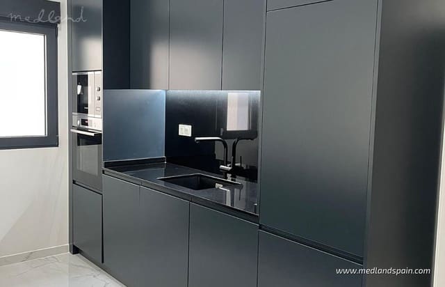 3 makuuhuone Huvila myytävänä paikassa La Romana mukana uima-altaan 
autotalli - 360 000 € (Ref: 5878582)