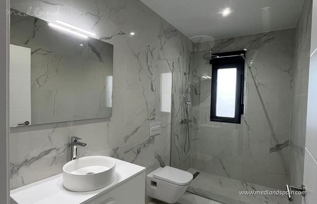 3 makuuhuone Huvila myytävänä paikassa La Romana mukana uima-altaan 
autotalli - 360 000 € (Ref: 5878582)