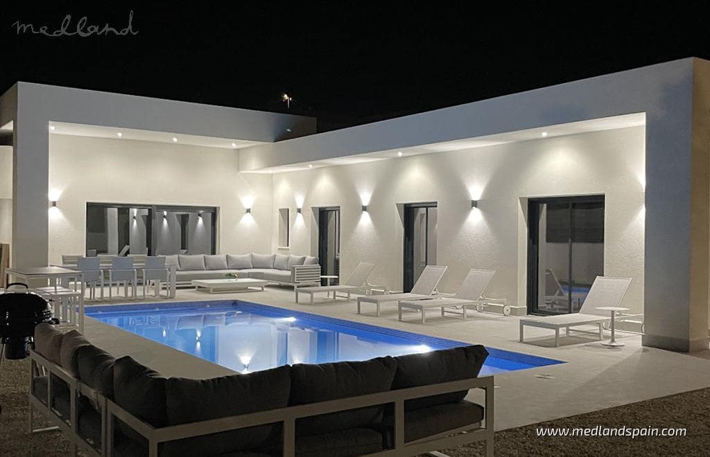 Chalet de 3 habitaciones en La Romana en venta con piscina garaje - 360.000 € (Ref: 5878582)