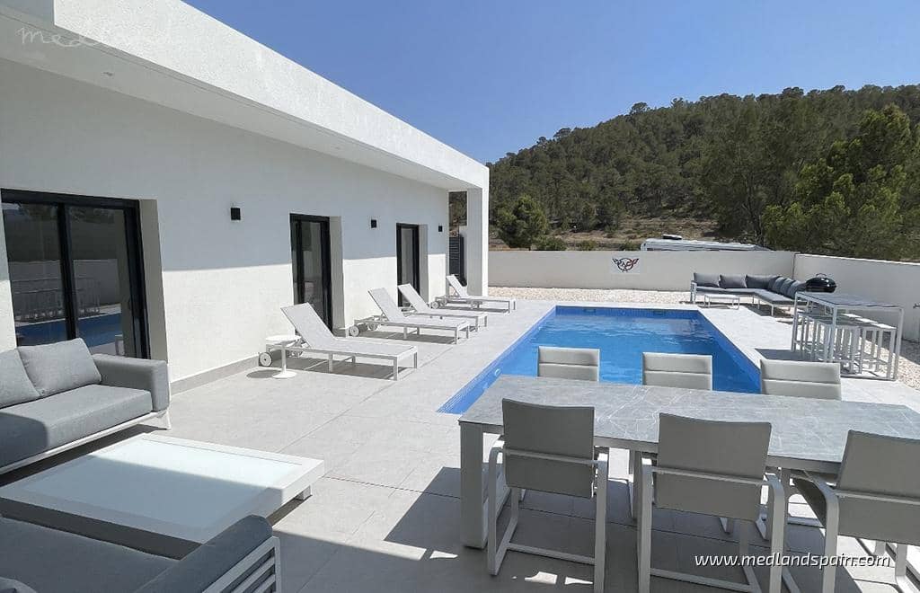 3 Zimmer Villa zu verkaufen in La Romana mit Pool Garage - 390.000 € (Ref: 5878582)
