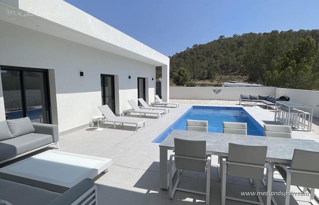 3 Zimmer Villa zu verkaufen in La Romana mit Pool Garage - 390.000 € (Ref: 5878582)