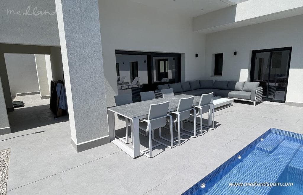 3 Zimmer Villa zu verkaufen in La Romana mit Pool Garage - 390.000 € (Ref: 5878582)