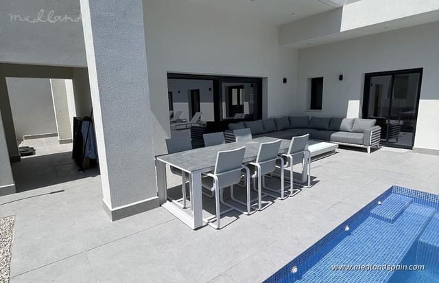 3 Zimmer Villa zu verkaufen in La Romana mit Pool Garage - 390.000 € (Ref: 5878582)