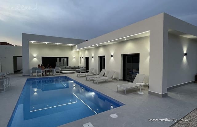 3 Zimmer Villa zu verkaufen in La Romana mit Pool Garage - 390.000 € (Ref: 5878582)