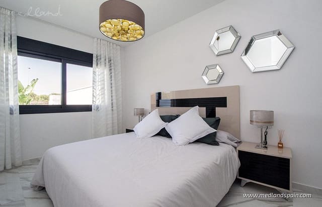 3 quarto Moradia para venda em San Miguel de Salinas com piscina garagem - 630 000 € (Ref: 5878898)