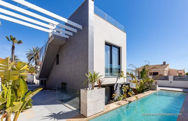 4 bedroom Villa for sale in Los Europeos, Torrevieja with pool garage - € 940,000 (Ref: 5878923)
