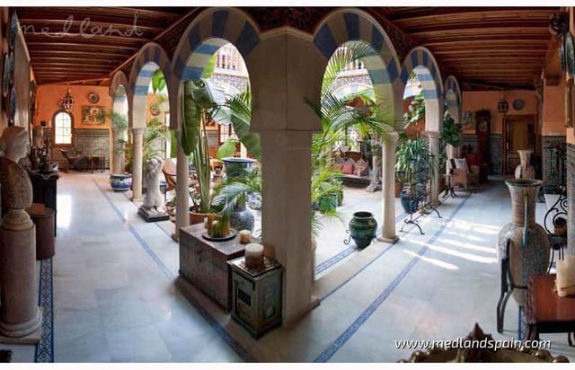 5 chambre Villa/Maison à vendre à Villamartin, Orihuela avec piscine garage - 3 200 000 € (Ref: 5878940)