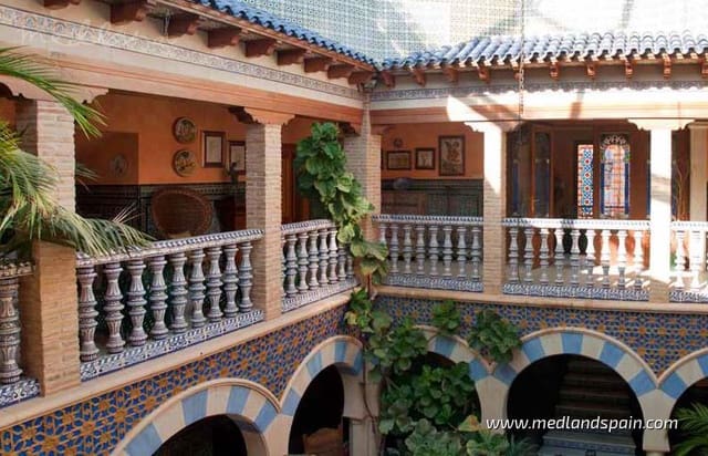5 chambre Villa/Maison à vendre à Villamartin, Orihuela avec piscine garage - 3 200 000 € (Ref: 5878940)