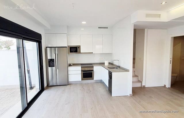 3 makuuhuone Huvila myytävänä paikassa La Zenia, Orihuela mukana 
autotalli - 549 900 € (Ref: 5878954)