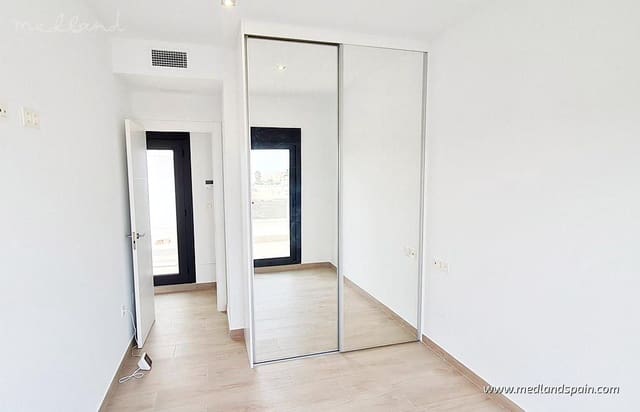 3 makuuhuone Huvila myytävänä paikassa La Zenia, Orihuela mukana 
autotalli - 549 900 € (Ref: 5878954)