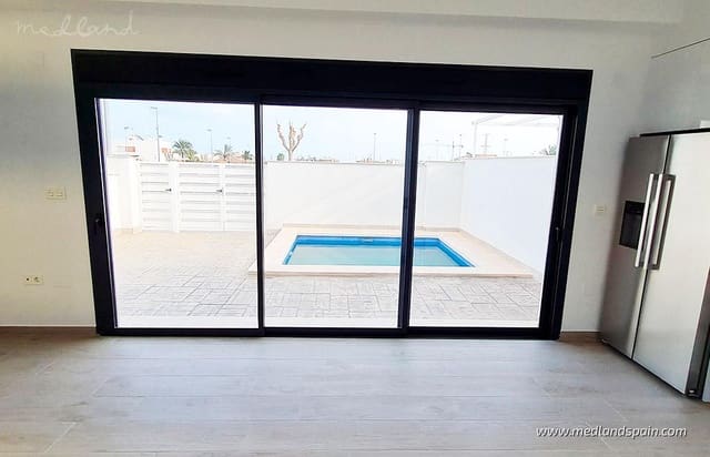 3 makuuhuone Huvila myytävänä paikassa La Zenia, Orihuela mukana 
autotalli - 549 900 € (Ref: 5878954)