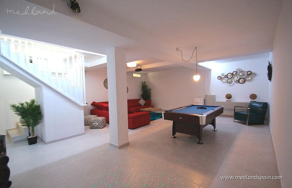 3 bedroom Villa for sale in Playa Honda with pool garage - € 580,000 (Ref: 5879223)