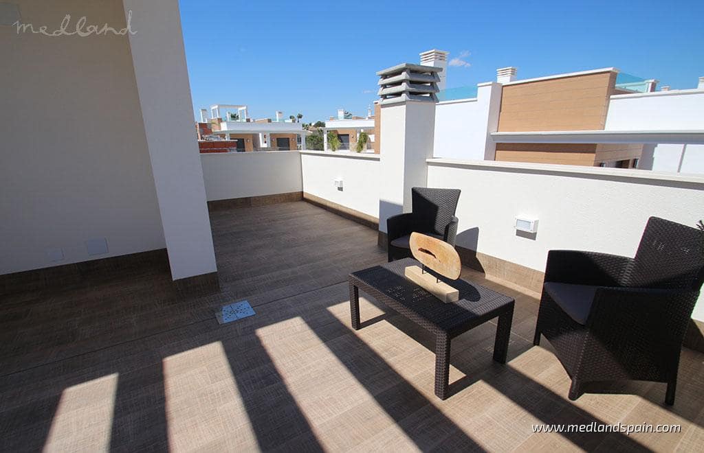 3 bedroom Villa for sale in Playa Honda with pool garage - € 580,000 (Ref: 5879223)