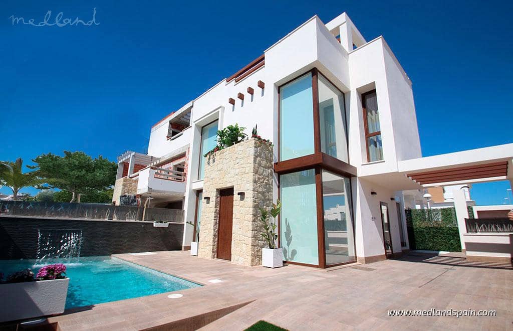 3 bedroom Villa for sale in Playa Honda with pool garage - € 580,000 (Ref: 5879223)