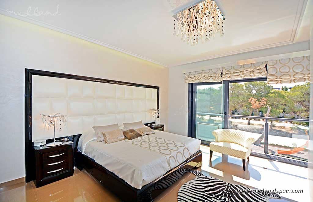 4 sypialnia Willa na sprzedaż w Campoamor z basenem - 995 000 € (Ref: 5879246)