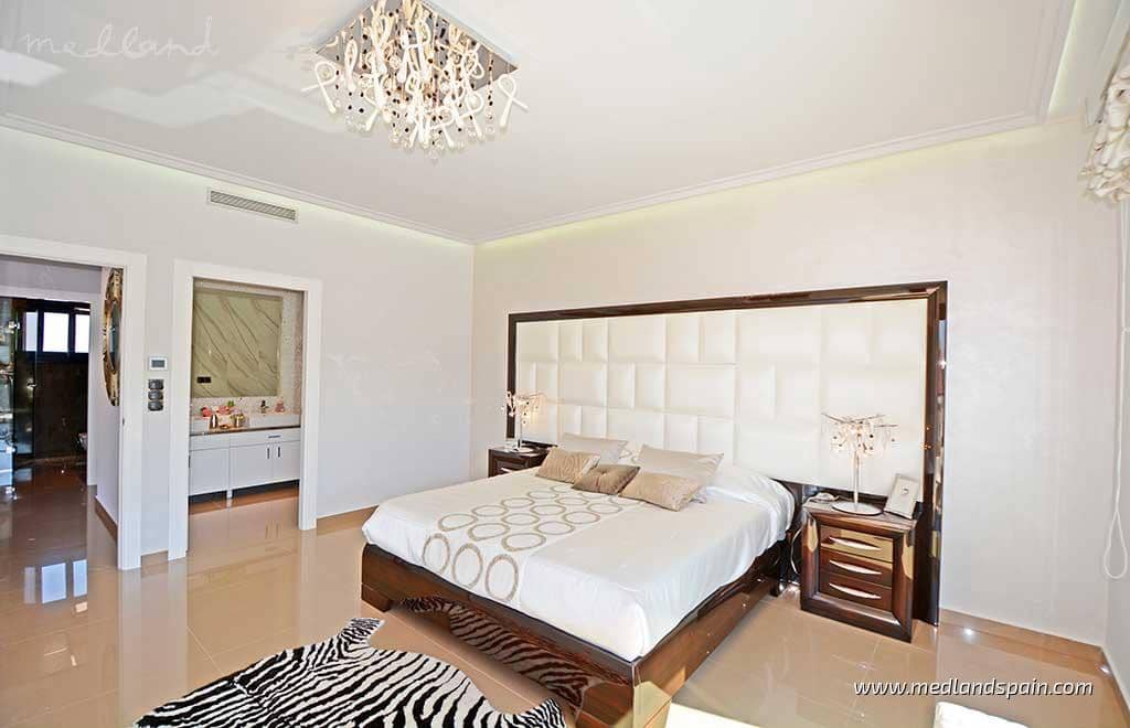 4 sypialnia Willa na sprzedaż w Campoamor z basenem - 995 000 € (Ref: 5879246)