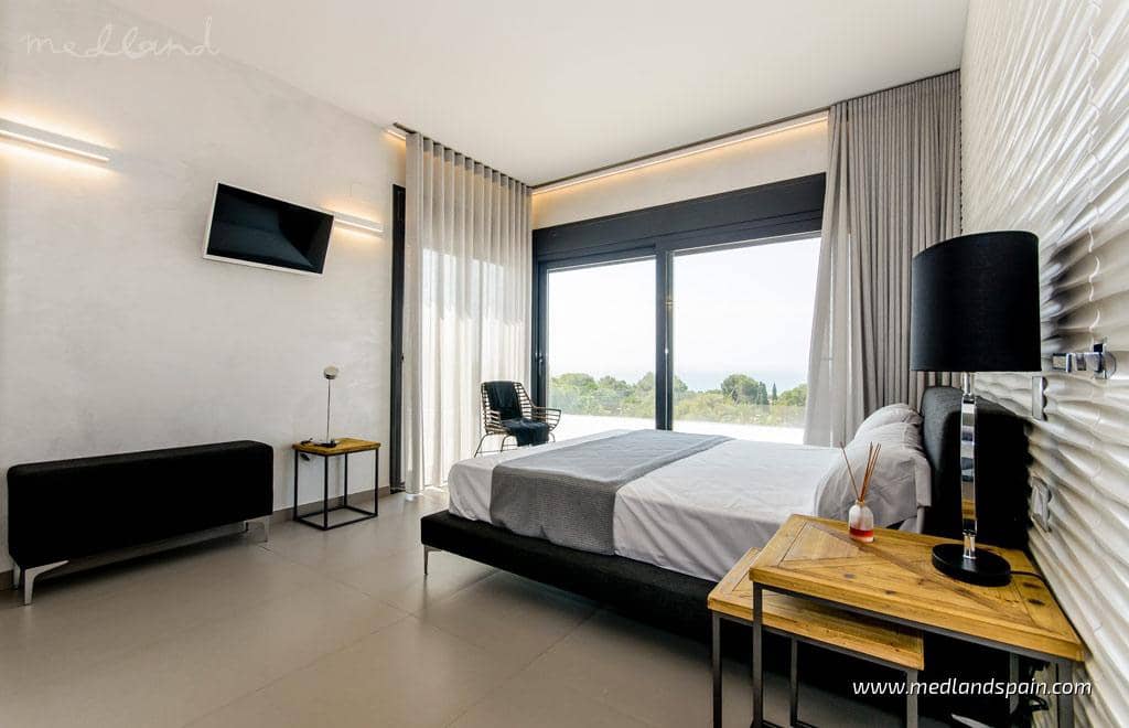 4 quarto Moradia para venda em Campoamor com piscina - 1 195 000 € (Ref: 5879253)