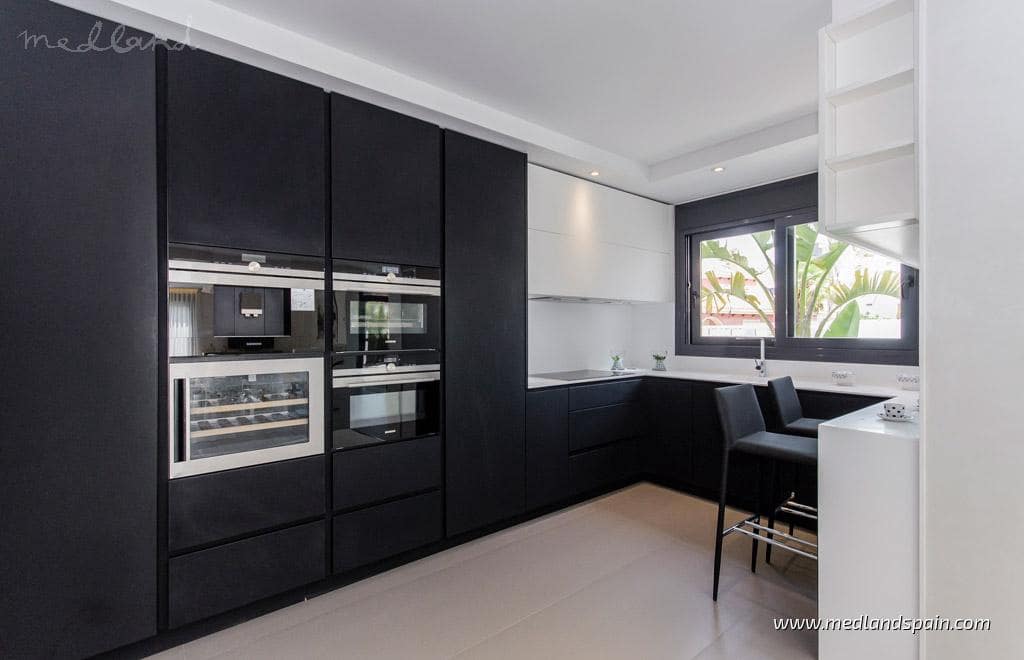 4 quarto Moradia para venda em Campoamor com piscina - 1 195 000 € (Ref: 5879253)