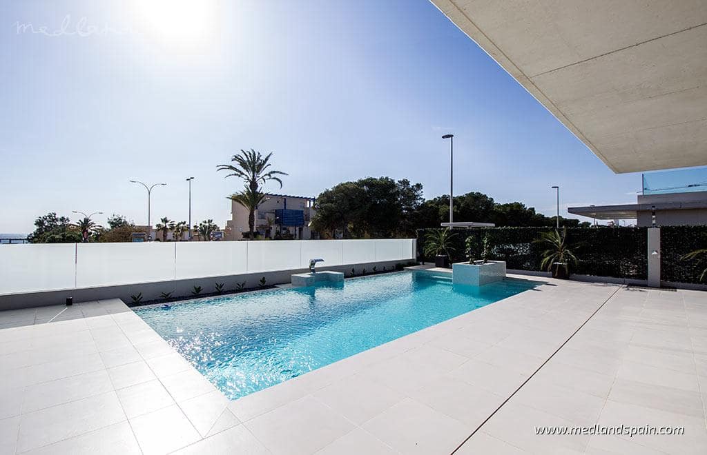 4 soveværelse Villa til salg i Dehesa de Campoamor med swimmingpool - € 1.195.000 (Ref: 5879254)