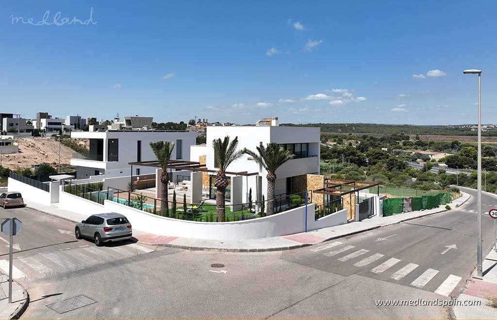 4 bedroom Villa for sale in Campoamor with pool garage - € 1,390,000 (Ref: 5962296)