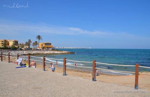 3 soveværelse Villa til salg i Punta Prima, Torrevieja med swimmingpool garage - € 750.000 (Ref: 6204604)