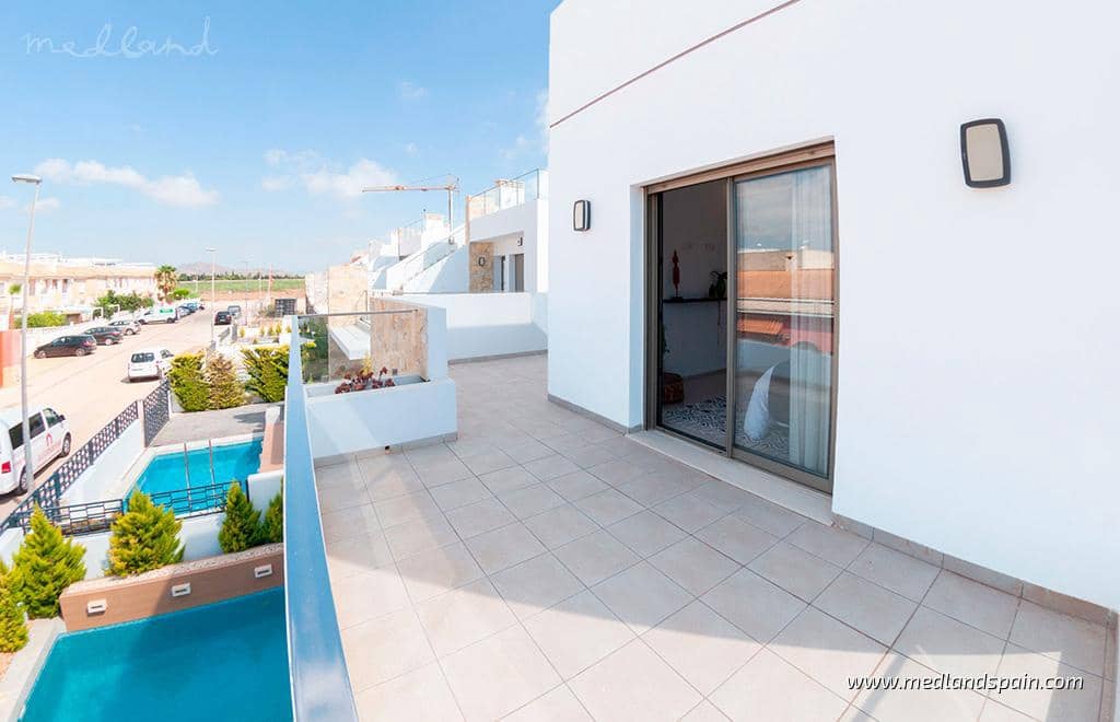 3 soveværelse Villa til salg i Los Alcazares med swimmingpool garage - € 544.841 (Ref: 6327352)