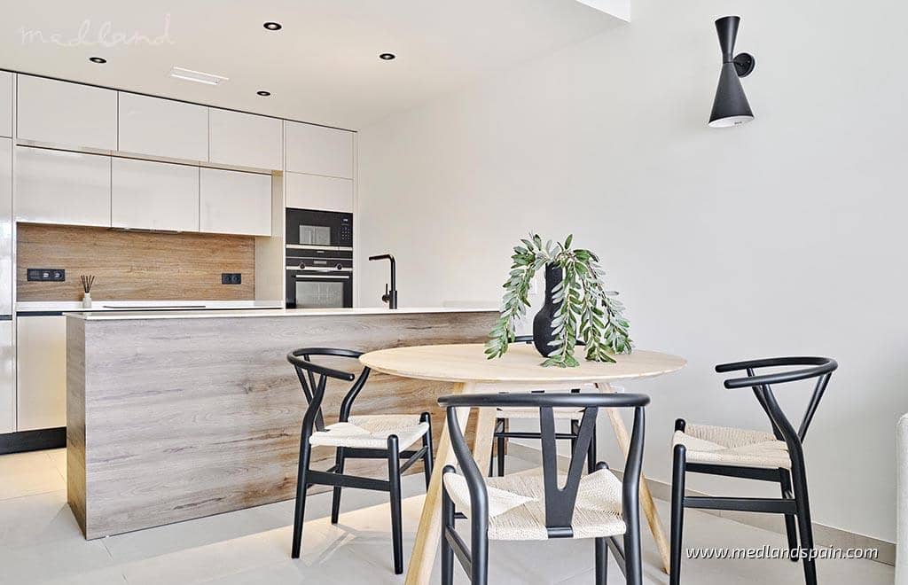 2 soveværelse Lejlighed til salg i La Veleta med swimmingpool garage - € 380.000 (Ref: 6370240)