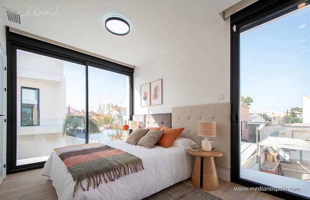 3 bedroom Villa for sale in Torre de la Horadada with pool garage - € 628,000 (Ref: 6519992)