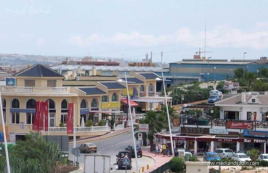 Chalet de 3 habitaciones en Ciudad Quesada en venta con garaje - 559.900 € (Ref: 6689453)