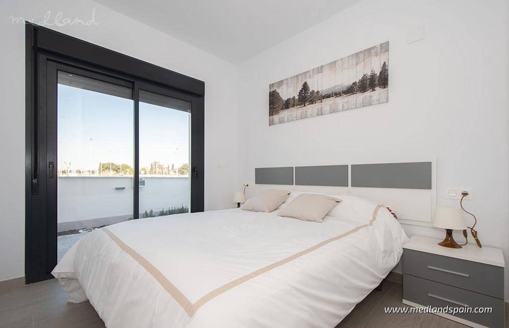 Chalet de 3 habitaciones en Ciudad Quesada en venta con garaje - 559.900 € (Ref: 6689453)