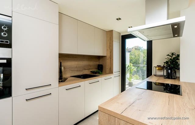 3 soverom Leilighet til salgs i Los Naranjos, Marbella med svømmebasseng garasje - € 950 000 (Ref: 6781032)