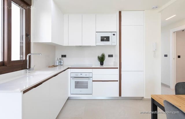 2 Zimmer Apartment zu verkaufen in Los Balcones mit Pool Garage - 300.000 € (Ref: 6793008)