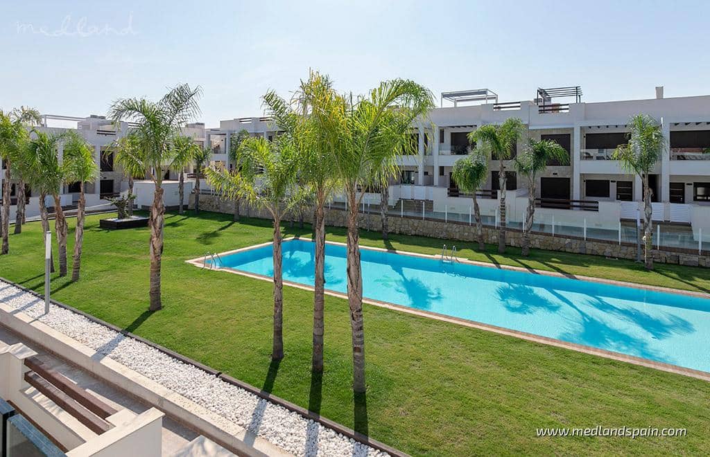 2 Zimmer Apartment zu verkaufen in Los Balcones mit Pool Garage - 300.000 € (Ref: 6793008)